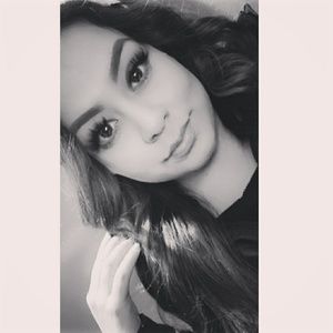 Meet your Posher, Elvia